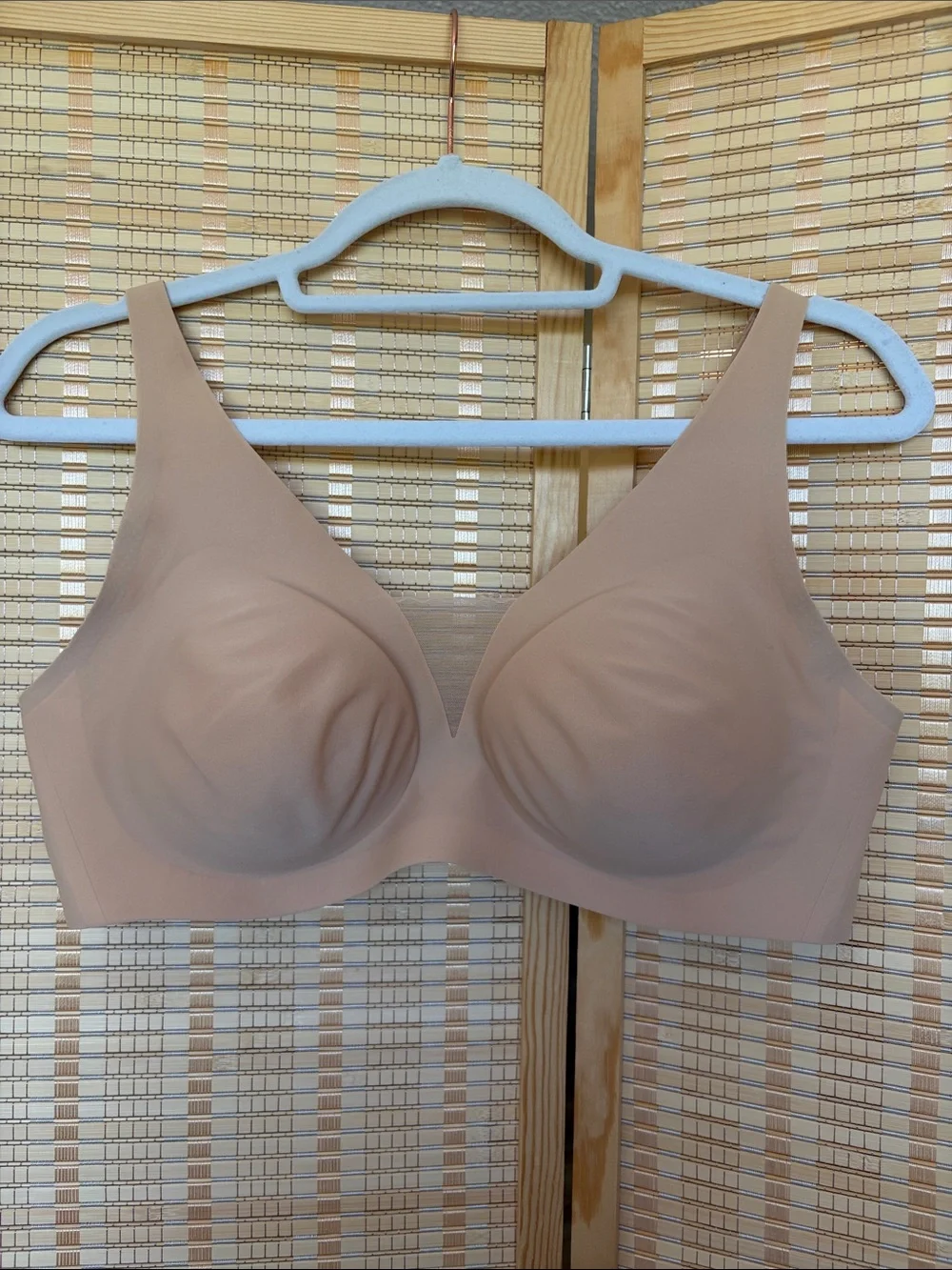 knix shadow mesh tshirt bra in beige, seamless wireless bra - Picture 8 of 17